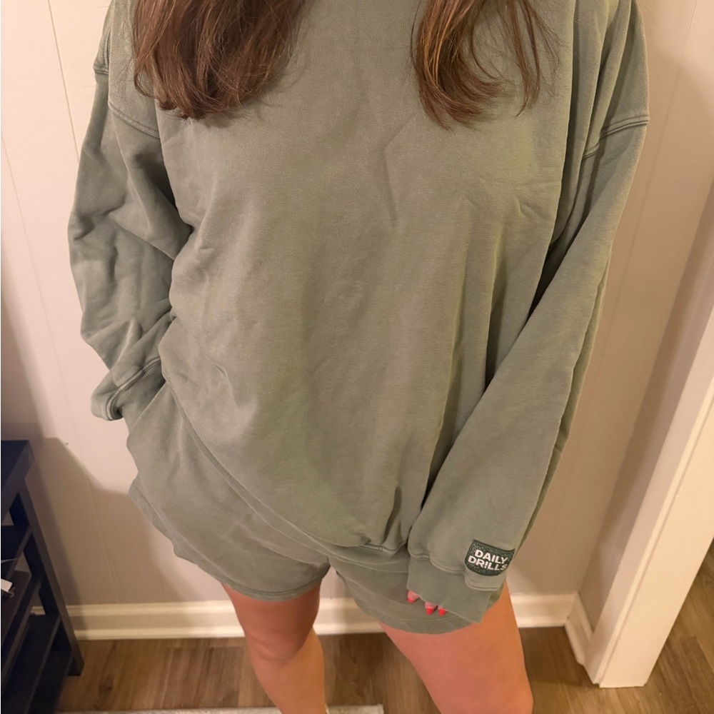 Daily Drills Surf Ranch Oversized Set in Olive